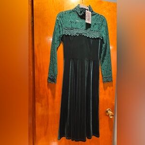Elegant Green Long Sleeve Lace Dress